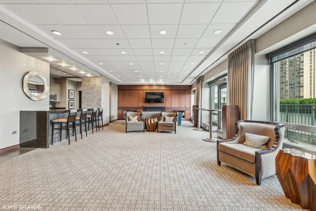 130 North Garland Court Chicago IL 60602