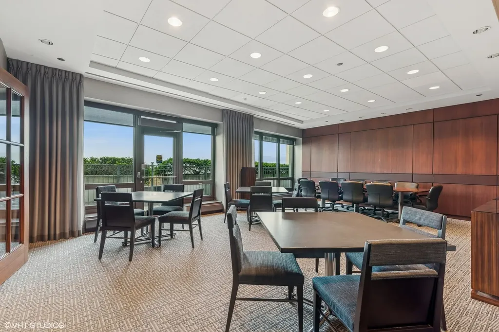 130 North Garland Court Chicago IL 60602