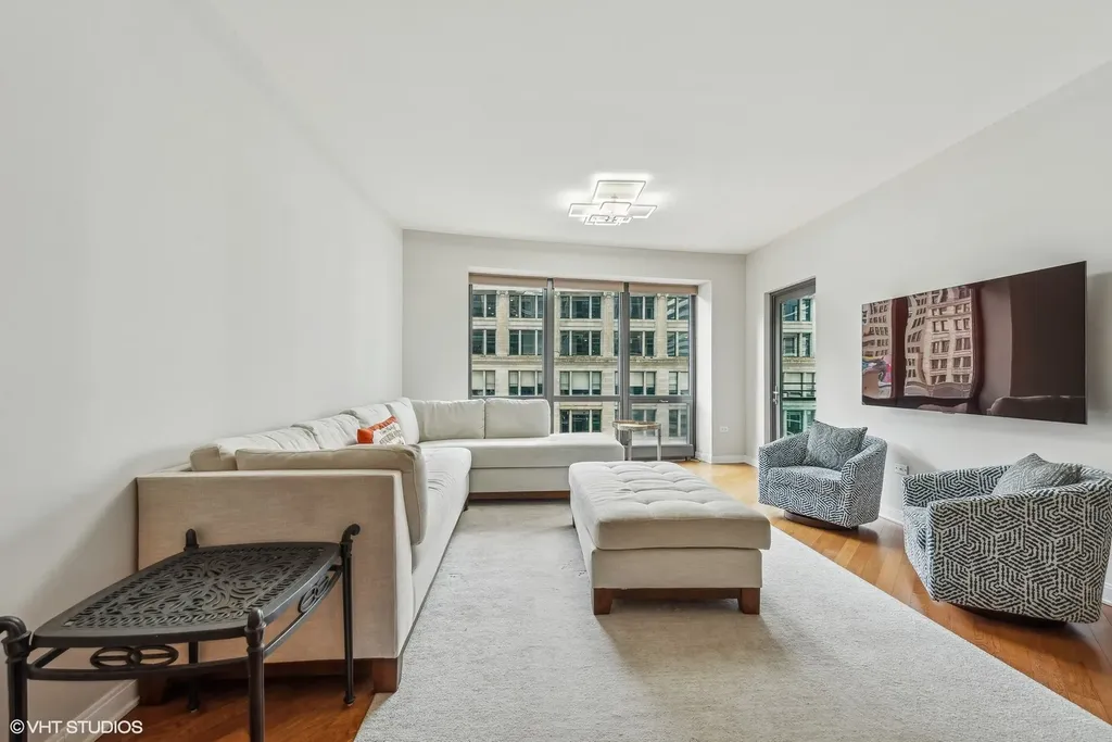 130 North Garland Court Chicago IL 60602