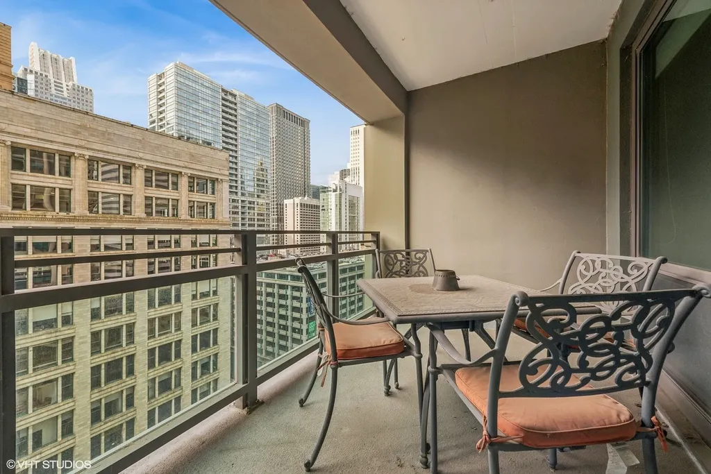 130 North Garland Court Chicago IL 60602