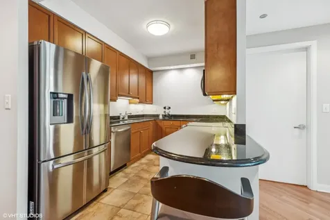 130 North Garland Court Chicago IL 60602