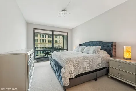 130 North Garland Court Chicago IL 60602
