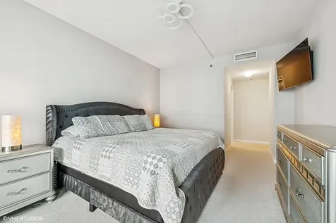 130 North Garland Court Chicago IL 60602