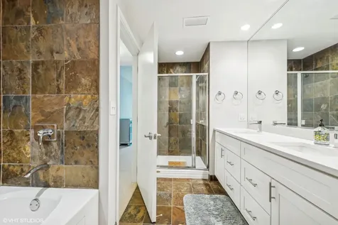 130 North Garland Court Chicago IL 60602