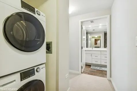 130 North Garland Court Chicago IL 60602