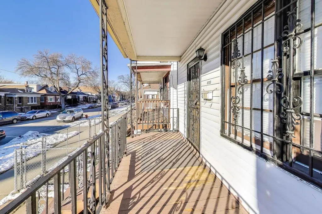 8533 South Manistee Avenue Chicago IL 60617