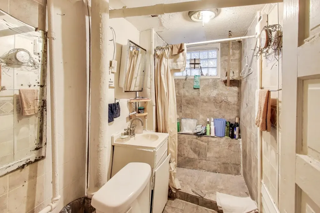8533 South Manistee Avenue Chicago IL 60617