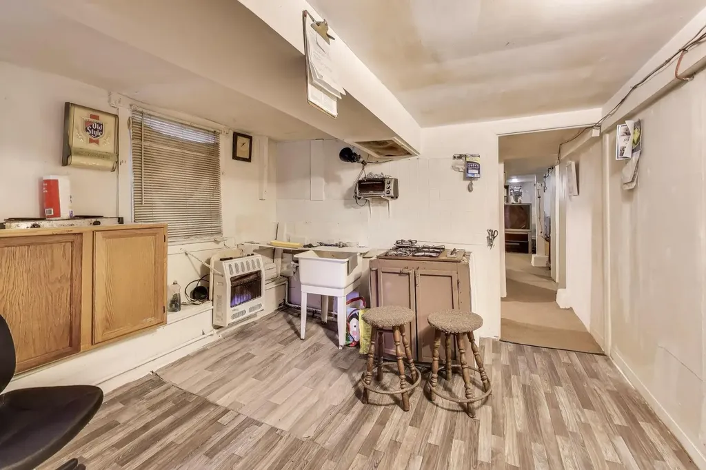 8533 South Manistee Avenue Chicago IL 60617