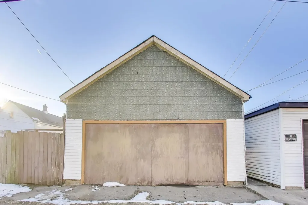 8533 South Manistee Avenue Chicago IL 60617