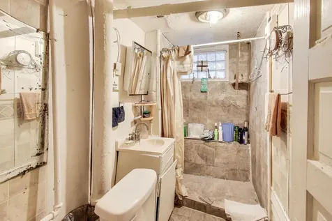 8533 South Manistee Avenue Chicago IL 60617
