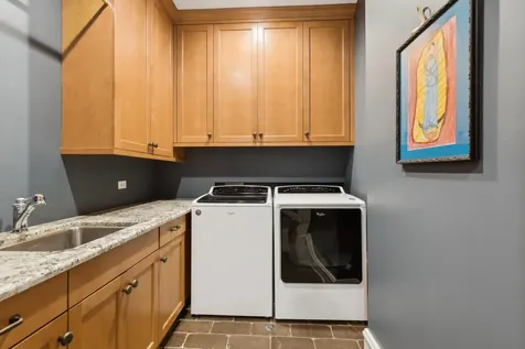 2855 Sheridan Place Evanston IL 60201
