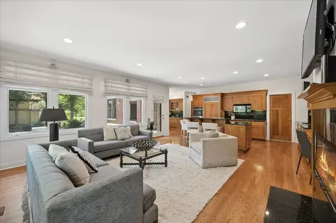 1035 Meadow Road Glencoe IL 60022
