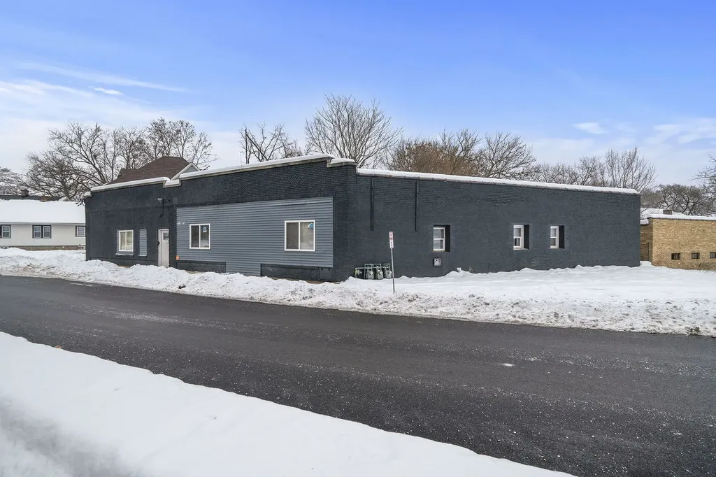 909-911 Ridge Avenue Rockford IL 61103