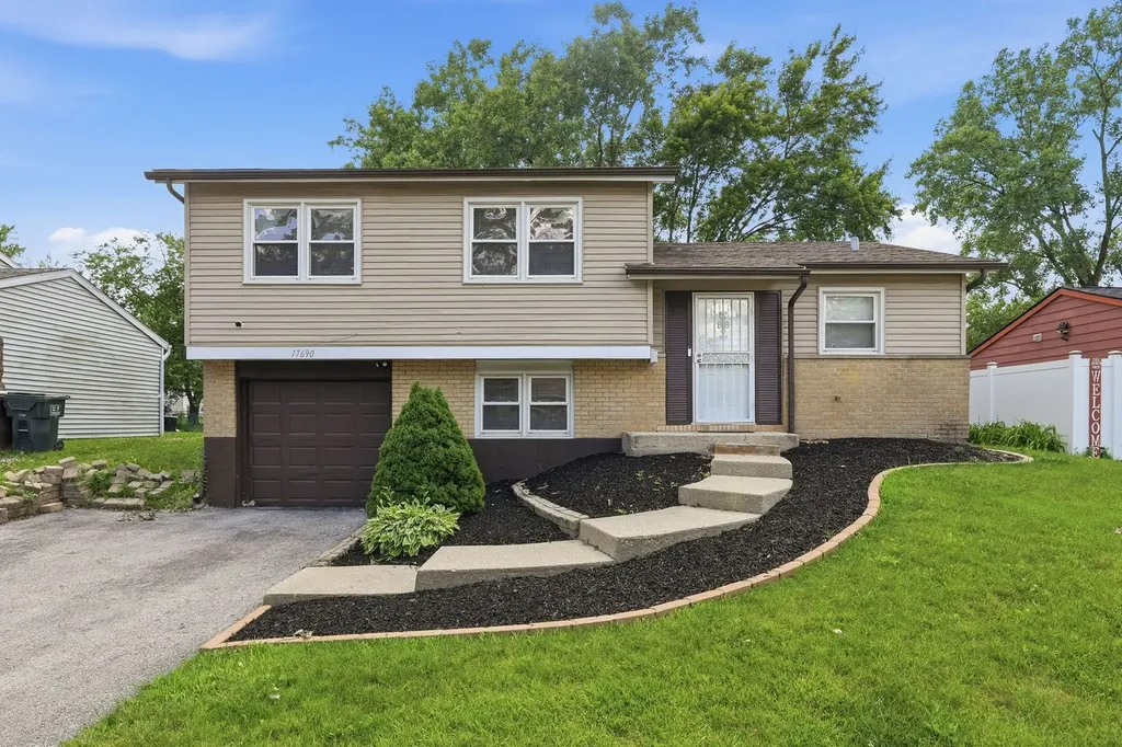 17690 Hillcrest Drive Country Club Hills IL 60478