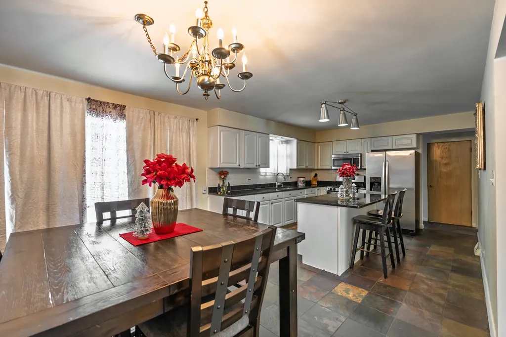 6325 Keokuk Road Indian Head Park IL 60525