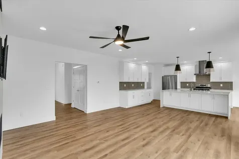 507 Harpers Ferry Savoy IL 61874