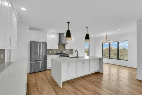 507 Harpers Ferry Savoy IL 61874