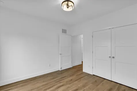 507 Harpers Ferry Savoy IL 61874