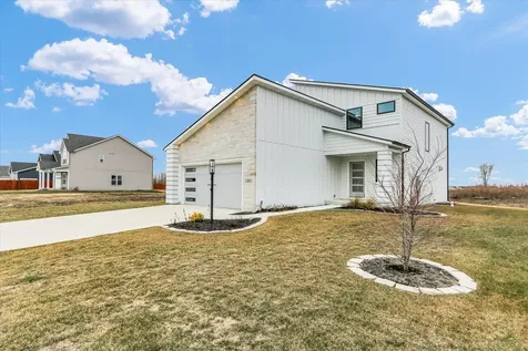 507 Harpers Ferry Savoy IL 61874