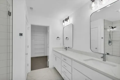 507 Harpers Ferry Savoy IL 61874