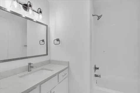 507 Harpers Ferry Savoy IL 61874