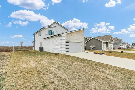 507 Harpers Ferry Savoy IL 61874