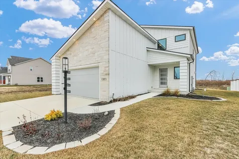 507 Harpers Ferry Savoy IL 61874