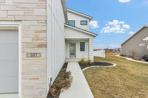 507 Harpers Ferry Savoy IL 61874