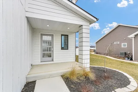 507 Harpers Ferry Savoy IL 61874