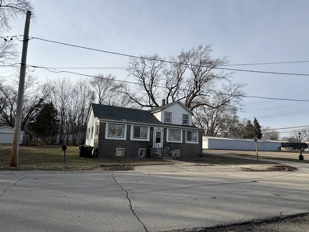 158 South Railroad Street Braidwood IL 60408