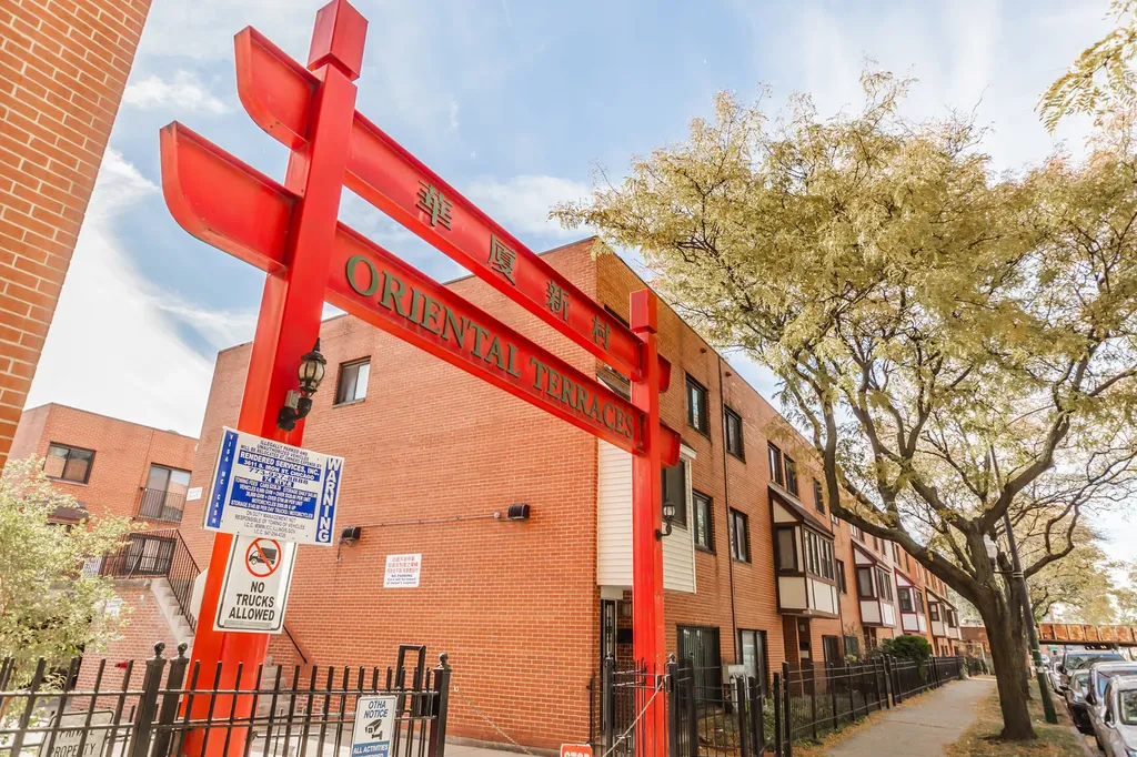 335 West 23rd Street Chicago IL 60616