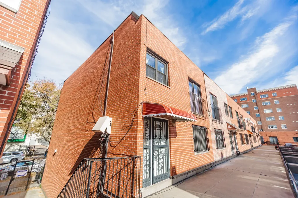 335 West 23rd Street Chicago IL 60616