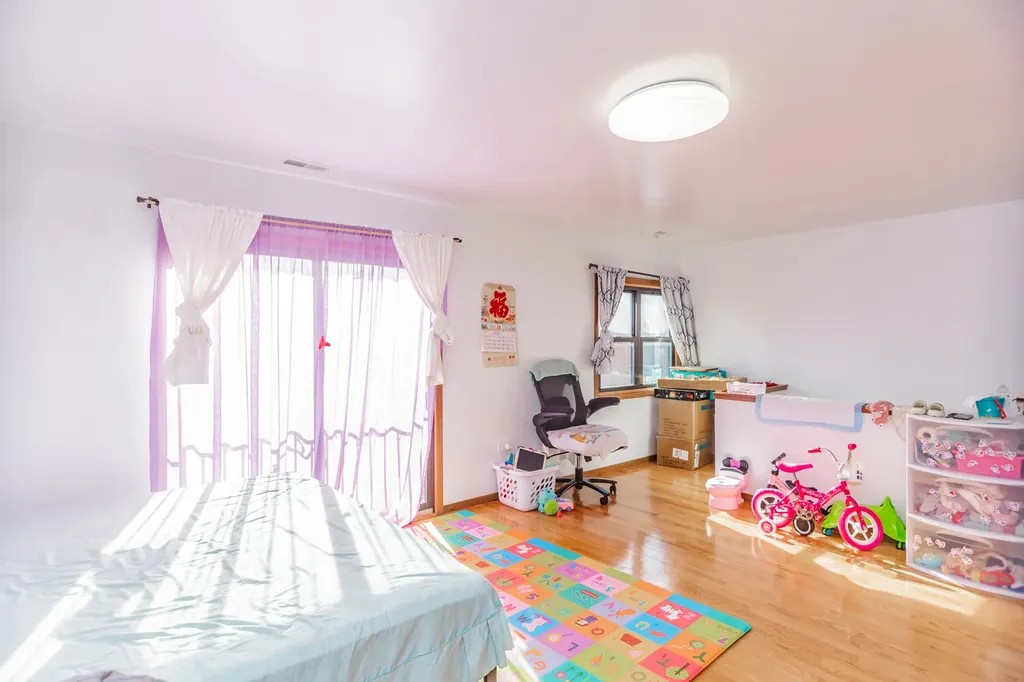 335 West 23rd Street Chicago IL 60616