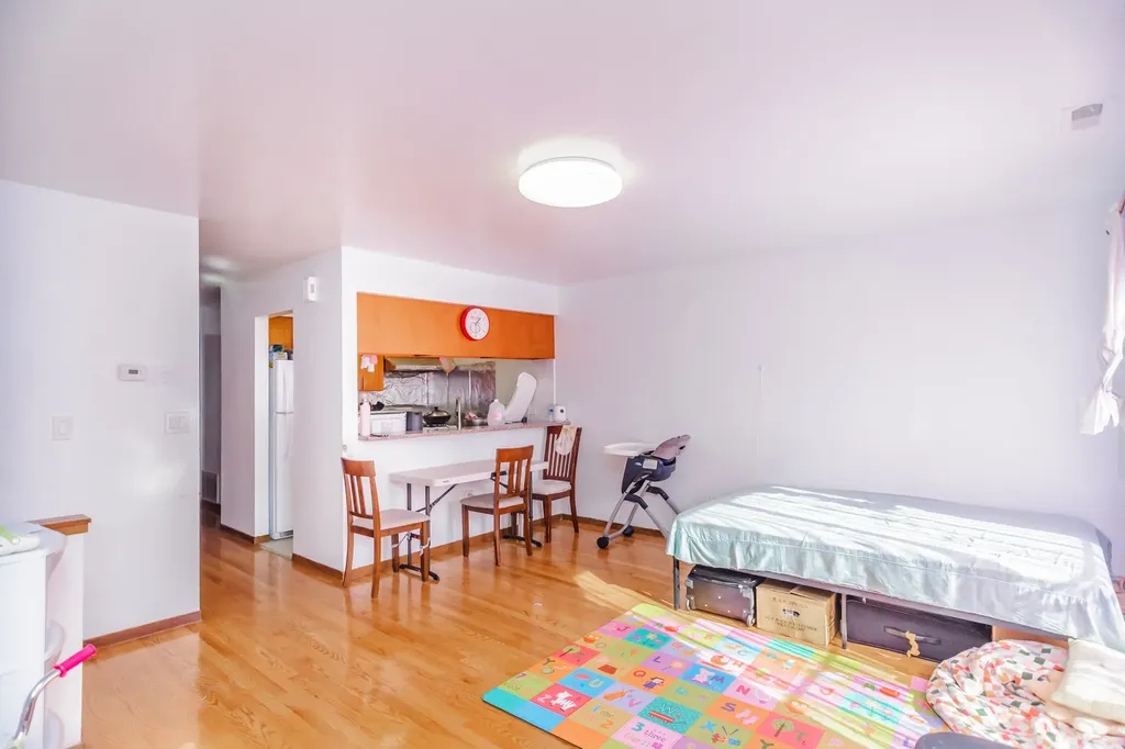 335 West 23rd Street Chicago IL 60616