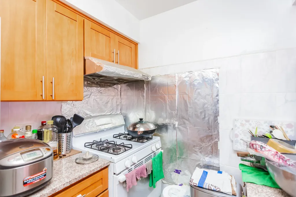 335 West 23rd Street Chicago IL 60616