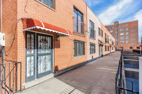 335 West 23rd Street Chicago IL 60616
