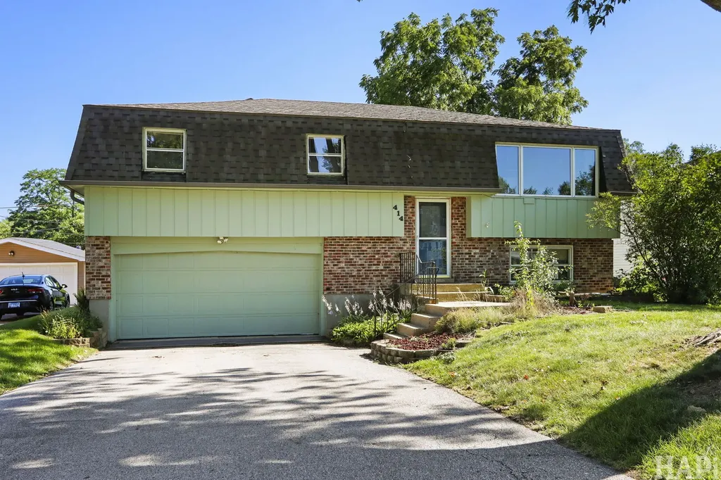 414 Cedar Street Lake In The Hills IL 60156