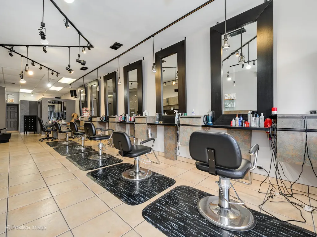 5924 West Lawrence Avenue Chicago IL 60630