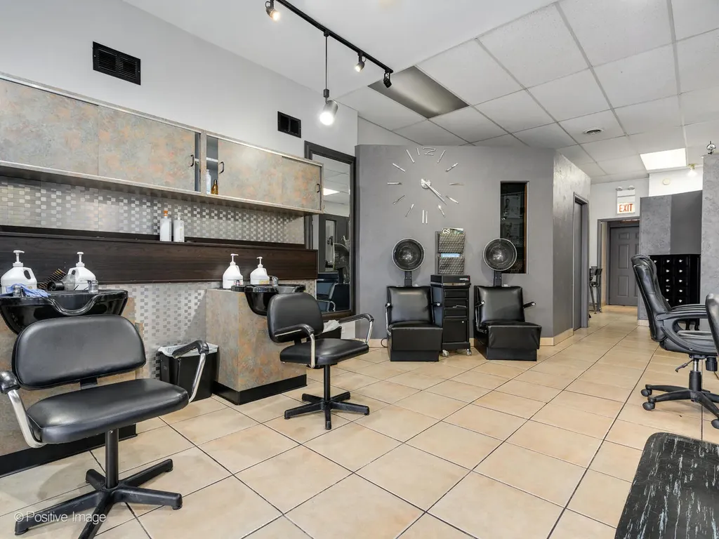 5924 West Lawrence Avenue Chicago IL 60630