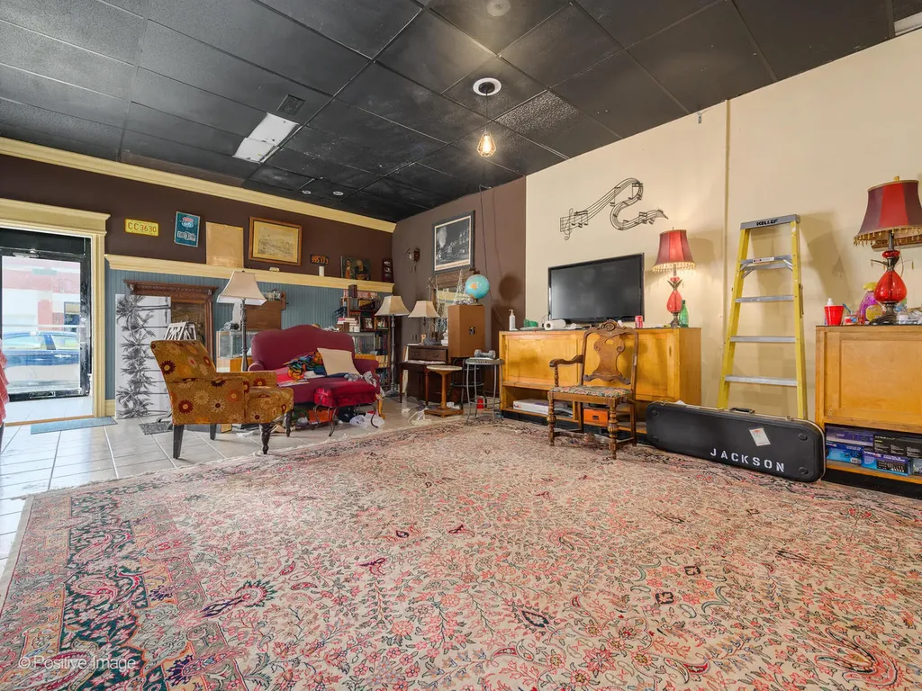 5924 West Lawrence Avenue Chicago IL 60630