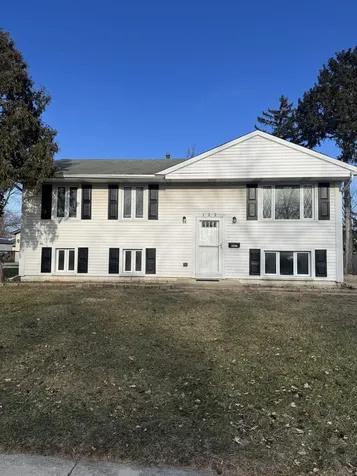122 Ambassador Avenue Romeoville IL 60446