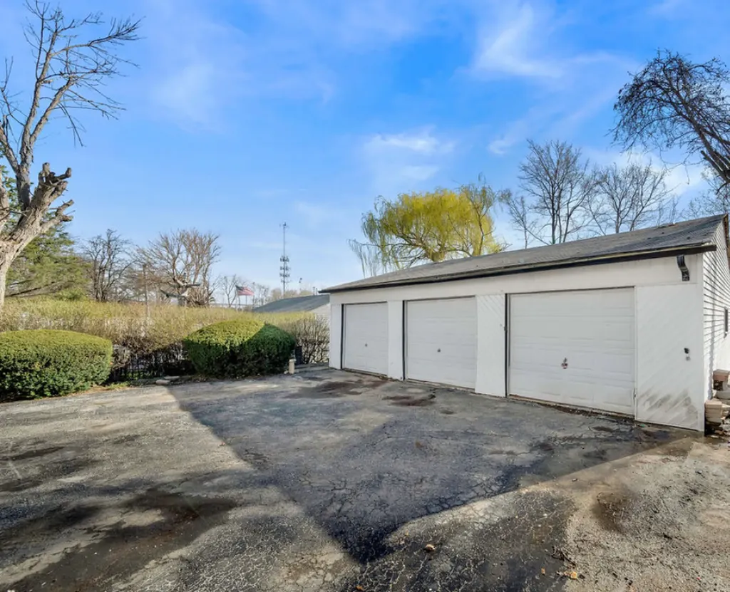 12565 Irving Avenue Blue Island IL 60406