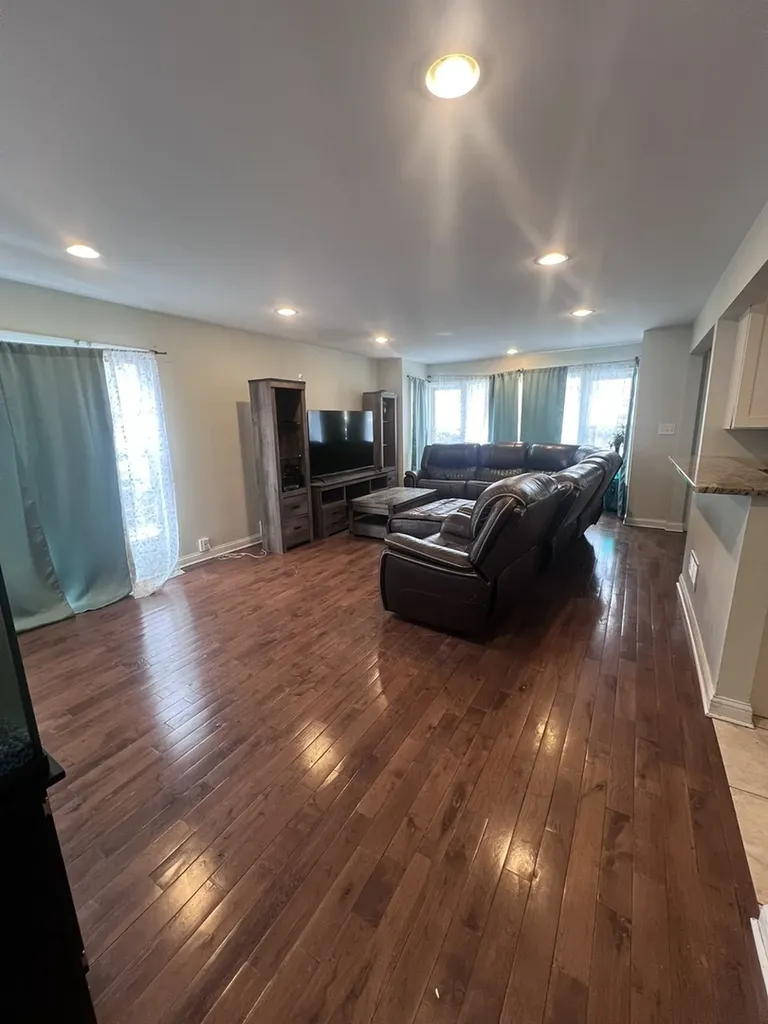 937 East 84th Place Chicago IL 60619