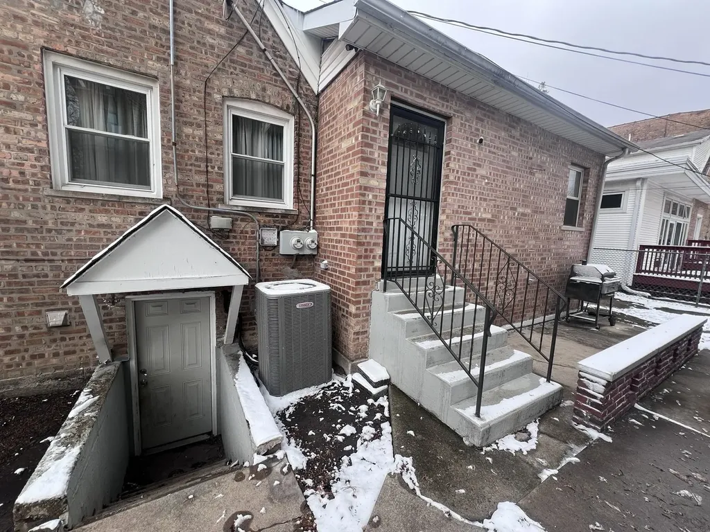 937 East 84th Place Chicago IL 60619