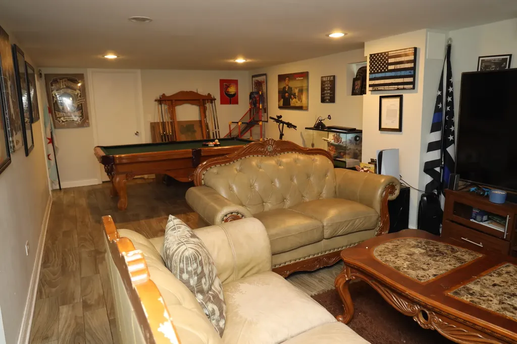 937 East 84th Place Chicago IL 60619