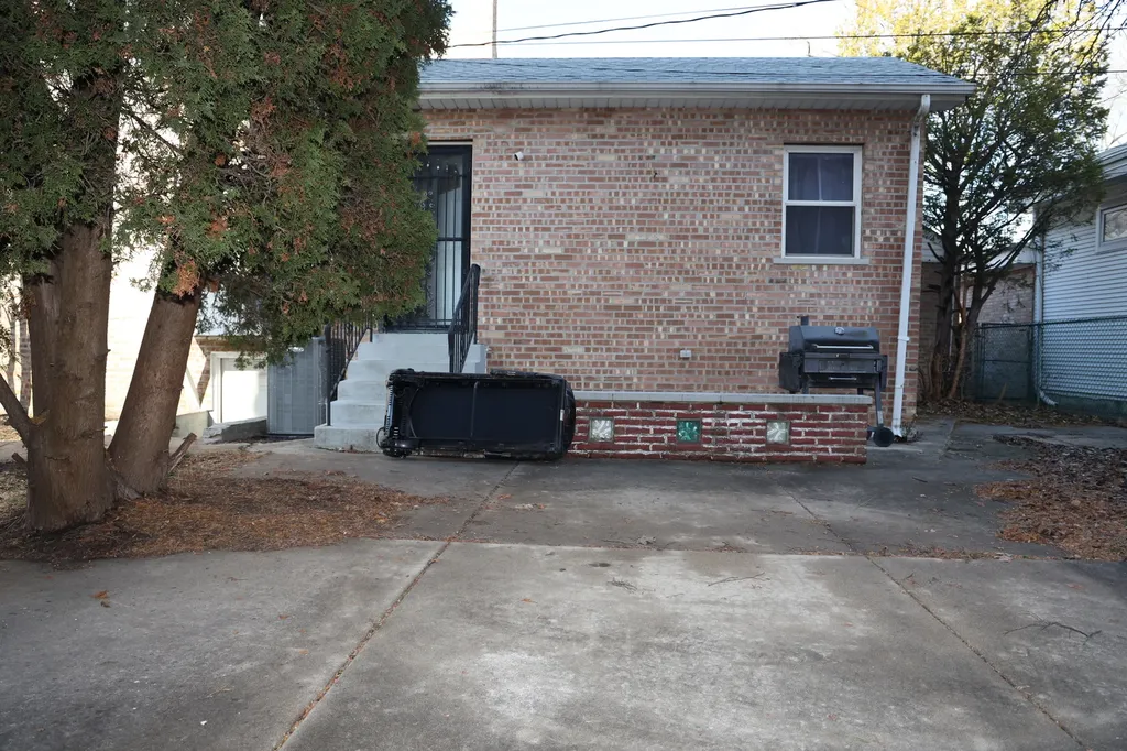 937 East 84th Place Chicago IL 60619