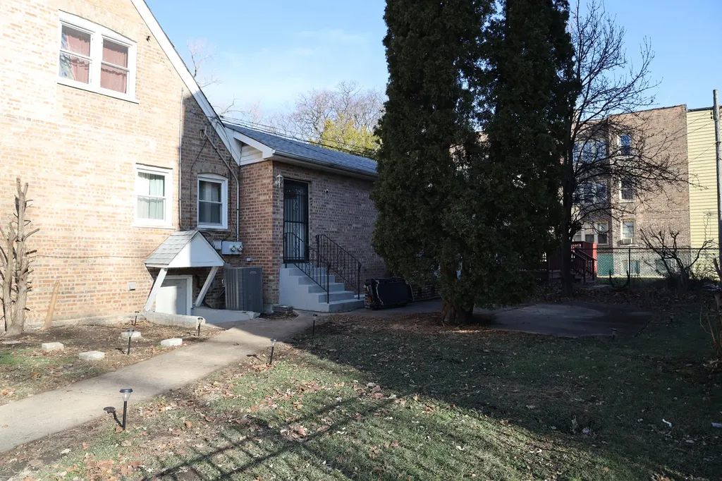 937 East 84th Place Chicago IL 60619