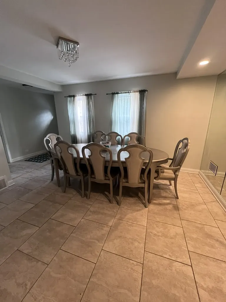937 East 84th Place Chicago IL 60619