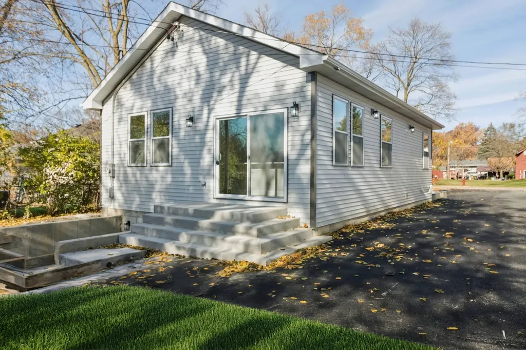 302 Hughes Avenue Lockport IL 60441