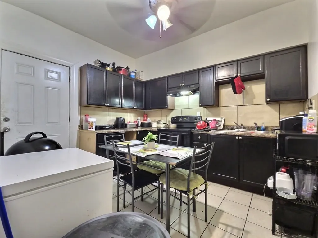 3929 West Van Buren Street Chicago IL 60624